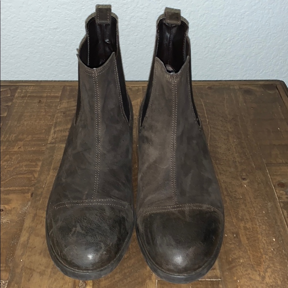 Clark’s Brown Suede Chelsea Boot Size 12M